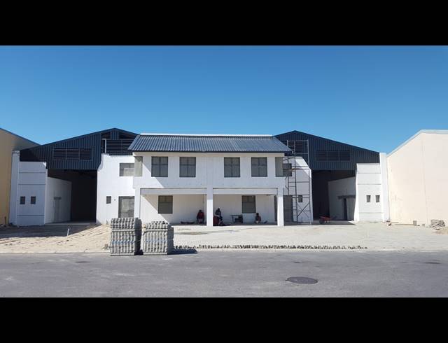 1,246M² FACTORY FOR SALE IN SAXON INDUSTRIAL